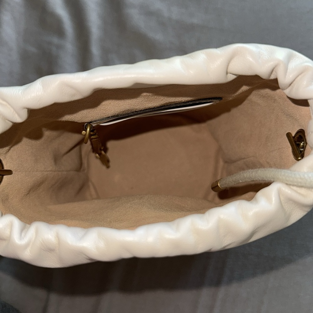 [BRAND NEW] never used : GUCCI bucket purse/bag. All white w/ tan leather suede - Picture 3 of 7